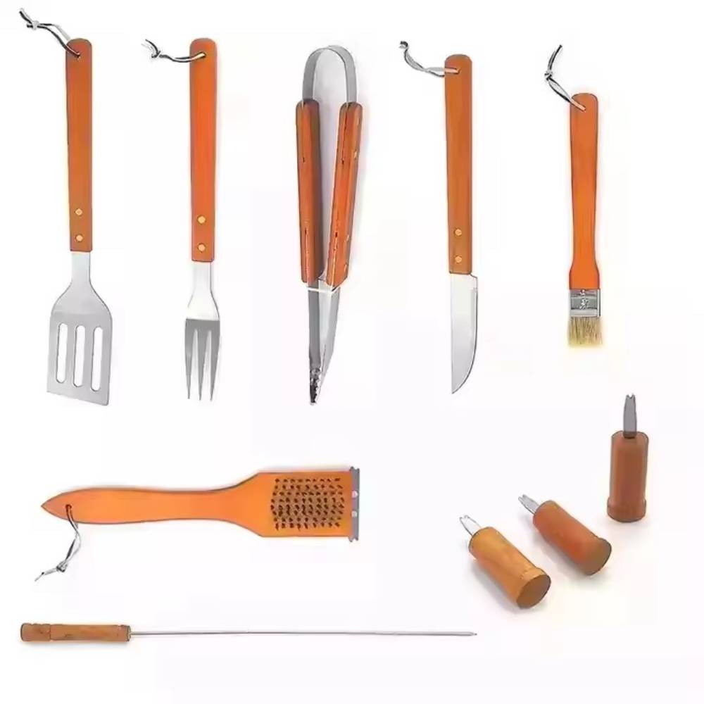 Set complet de 19 ustensiles de barbecue en acier inoxydable avec manches en bois ergonomiques, présenté dans un coffret rigide élégant et pratique, idéal pour grillades en extérieur.