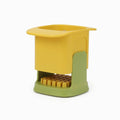 Coupe‑légumes multifonction jaune et vert avec grille de découpe, pratique pour hacher et couper légumes ou fruits en morceaux réguliers, outil compact pour cuisine organisée.