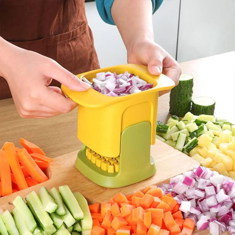 Coupe‑légumes multifonction jaune et vert avec grille de découpe, pratique pour hacher et couper légumes ou fruits en morceaux réguliers, outil compact pour cuisine organisée.