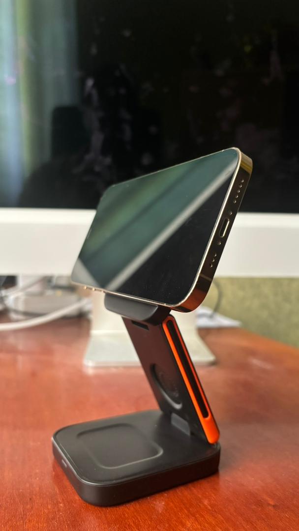 Station de charge sans fil 3-en-1 – Smartphone, Écouteurs & Montre connectée