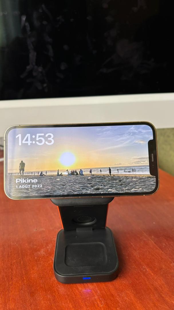 Station de charge sans fil 3-en-1 – Smartphone, Écouteurs & Montre connectée