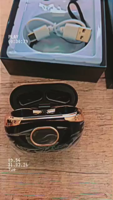 Écouteurs Bluetooth Pro8 noir brillant et rose gold, design premium avec affichage LED, autonomie 30h et résistance IPX5.